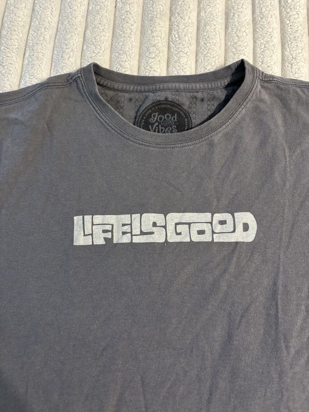 Good vibes by Life is Good T Shirt Men’s Large Dark Grey 100% Cotton Beach - Picture 2 of 9